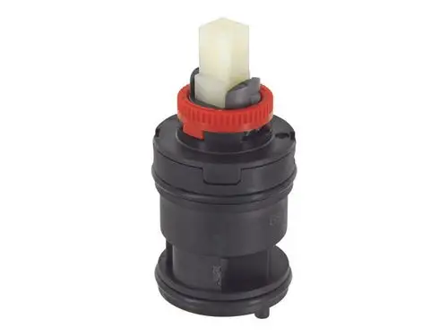 Schwarze Kartusche mit rotem Drehmechanismus, verwendet in Ideal Standard WT-Armaturen, ausgestattet mit Mechanismus zur Begrenzung der Wassertemperatur.